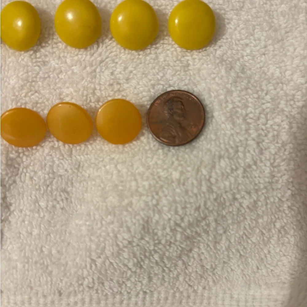 Buttons - Picture 4 of 6